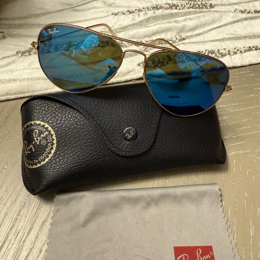 Ray-Ban Gold Blue Aviator Sunglasses Classic Design